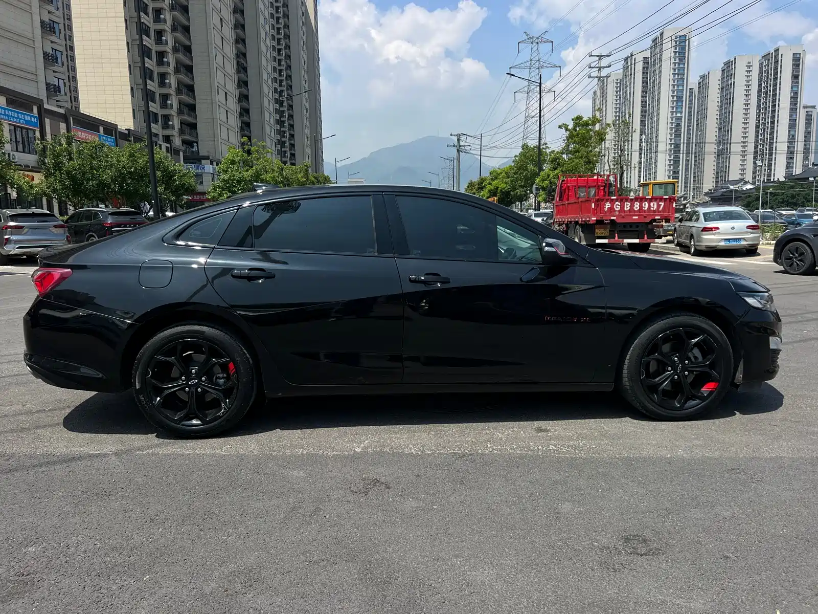 Photo 8 - Chevrolet Malibu XL