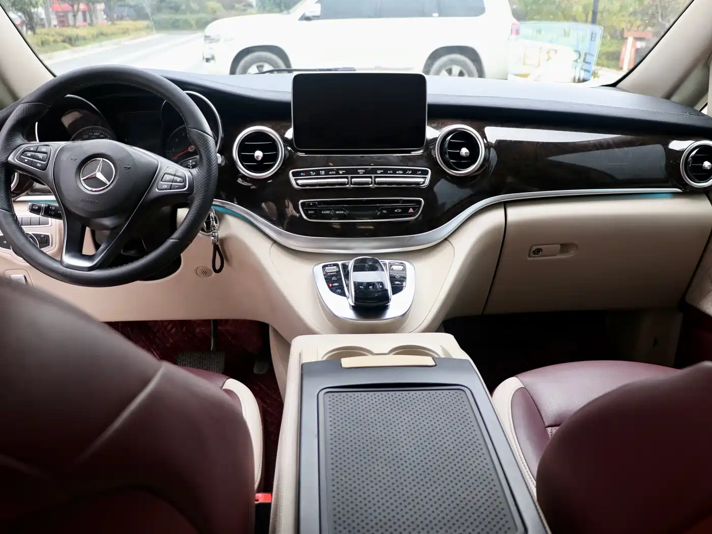 Mercedes-Benz V-Class 2018 V 260 L Premium Long Wheelbase Edition China VI фото 11