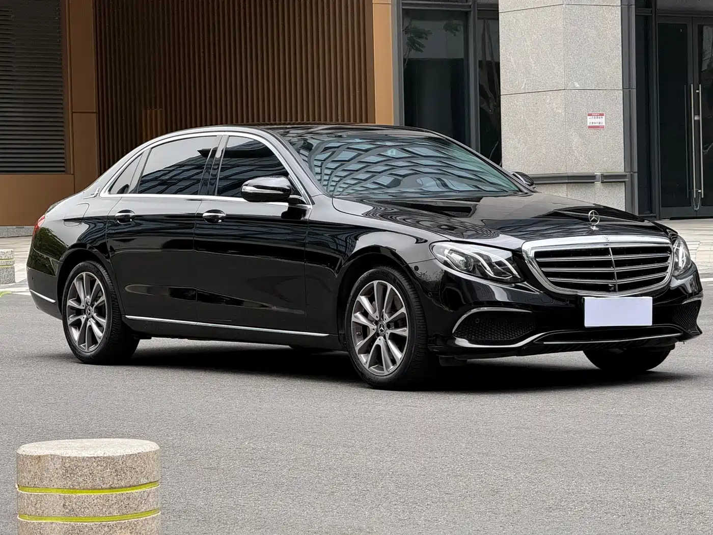 Mercedes-Benz E-Class 2018 E 300 L Luxury фото 3