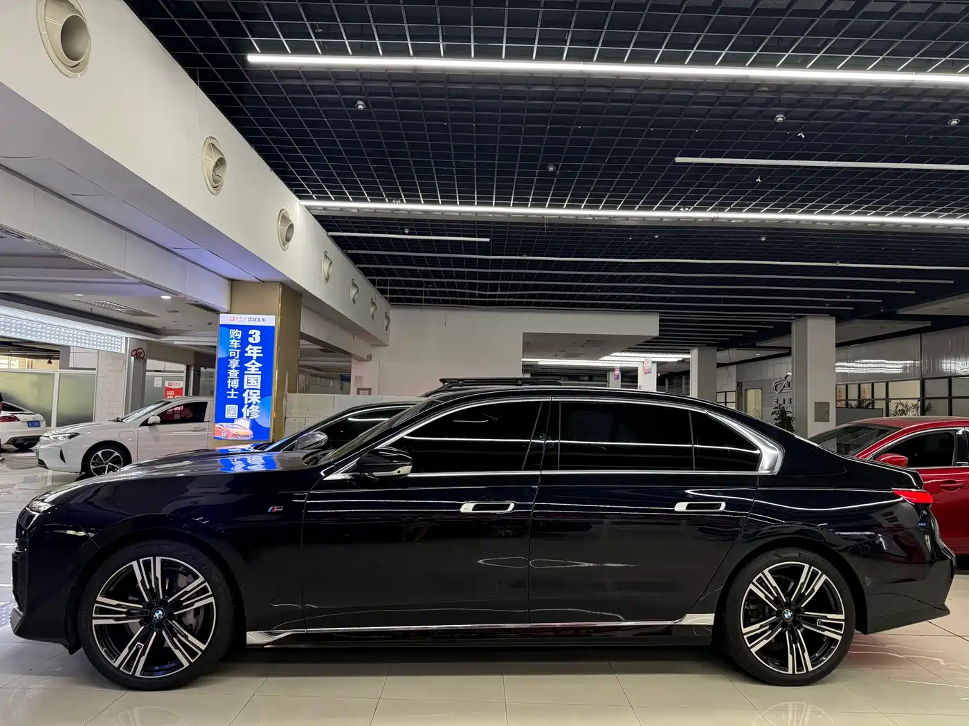 BMW 7 Series 2023 Model 740Li Leading M Sport Package фото 4
