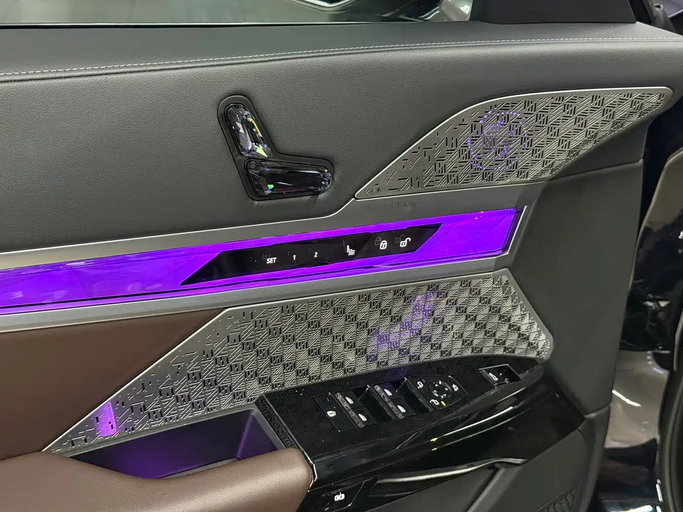 BMW 7 Series 2023 Model 740Li Leading M Sport Package фото 11