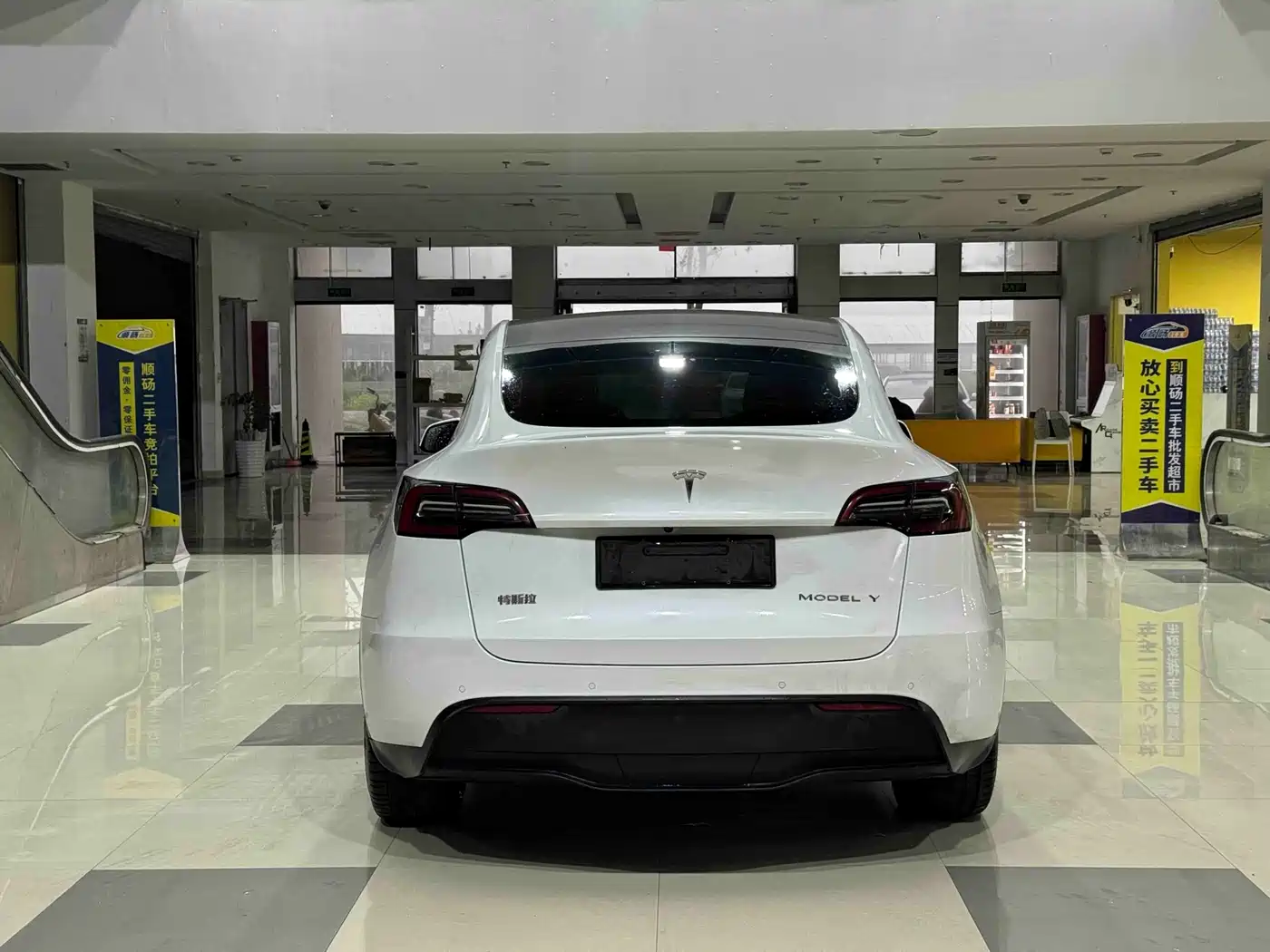 TESLA MODEL Y