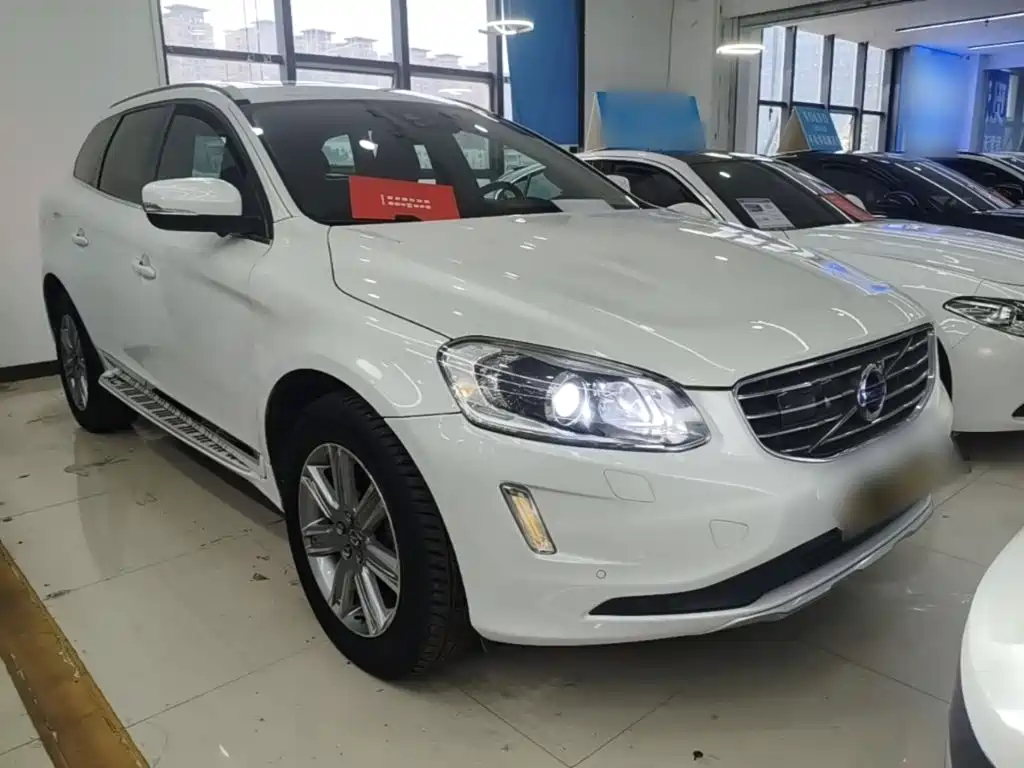 Фото 4 - Volvo XC60