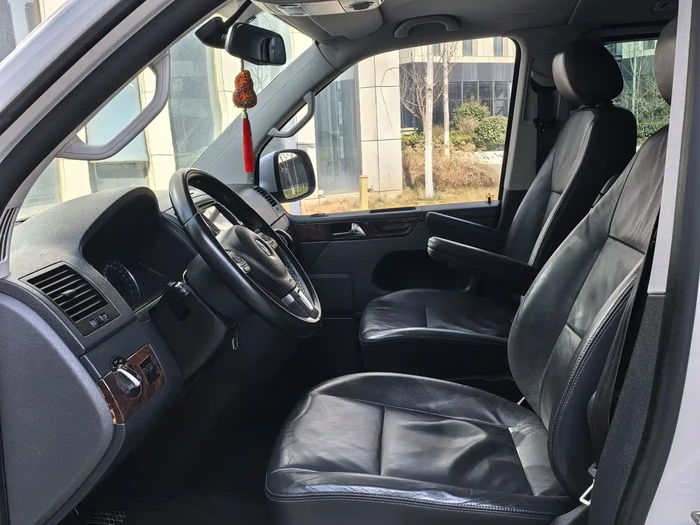 Volkswagen Multivan 2016 2.0TSI 2WD 66th Anniversary Edition фото 9