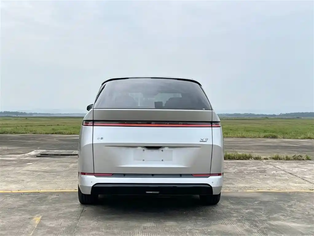 XPeng X9 2026 Model Extended Range Base Version фото 5