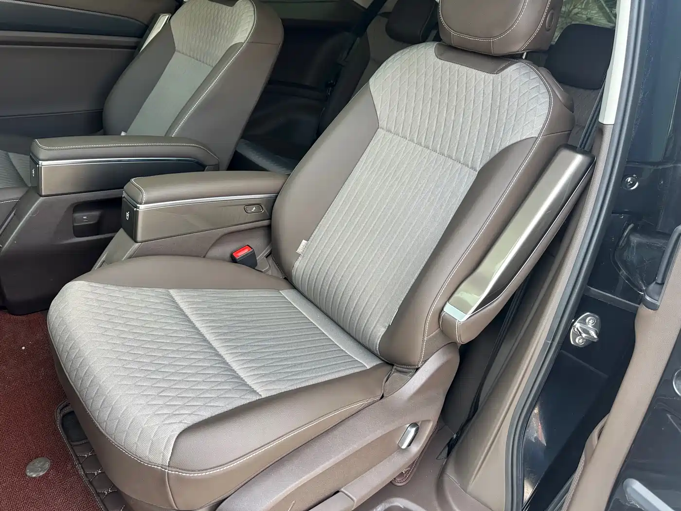 Volkswagen Viloran 2023 Facelift 330TSI Business Edition фото 19