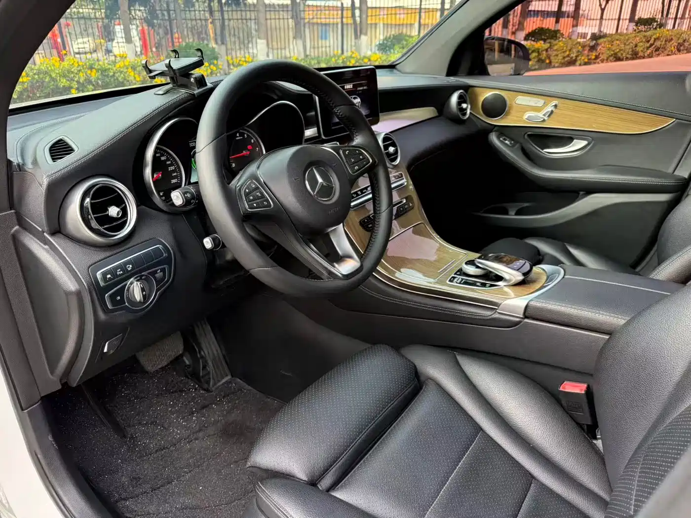 Mercedes-Benz GLC Coupe 2018 GLC 260 4MATIC Coupe SUV фото 7