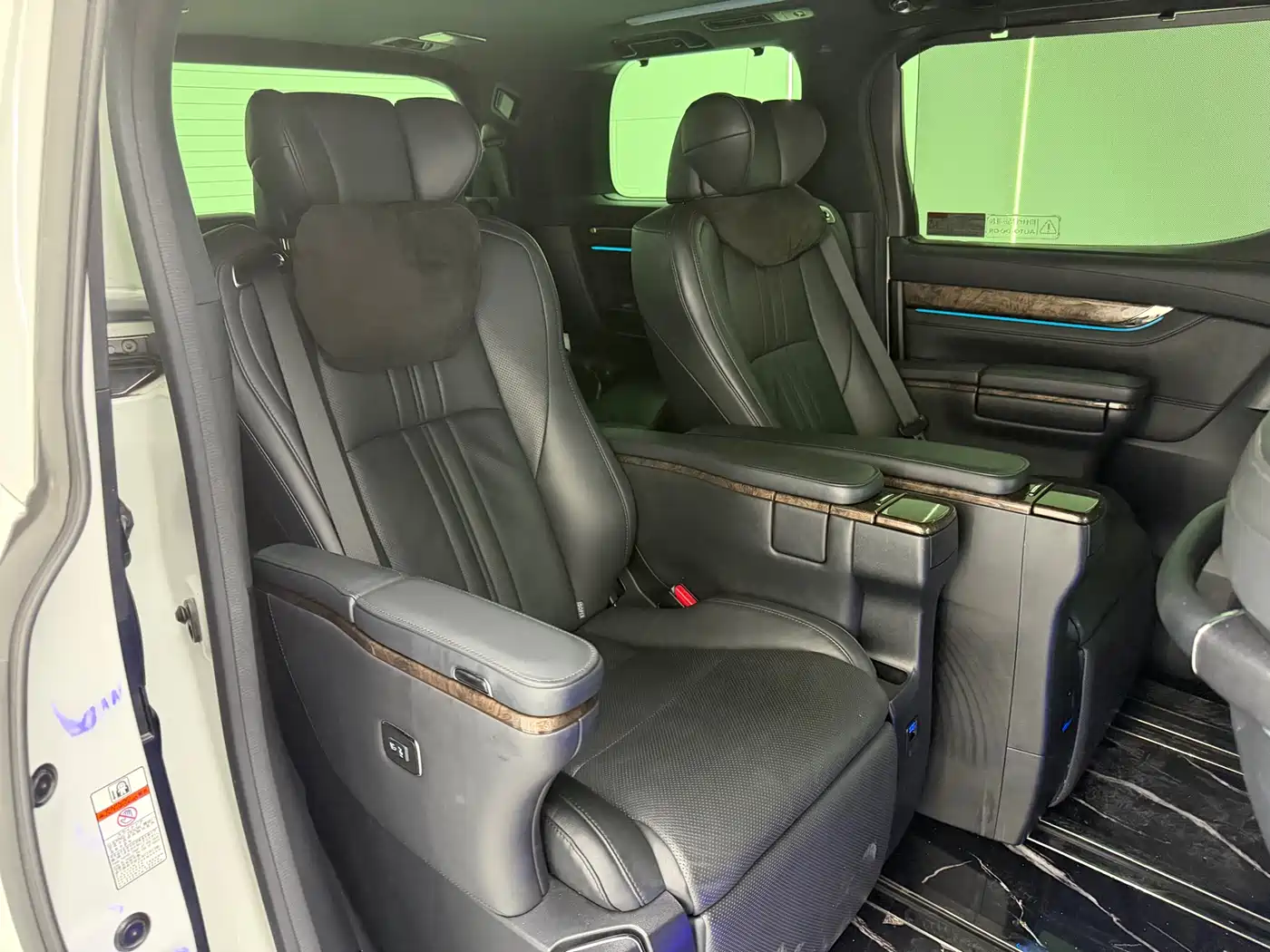 Toyota Alphard 2021 Hybrid 2.5L Premium фото 5