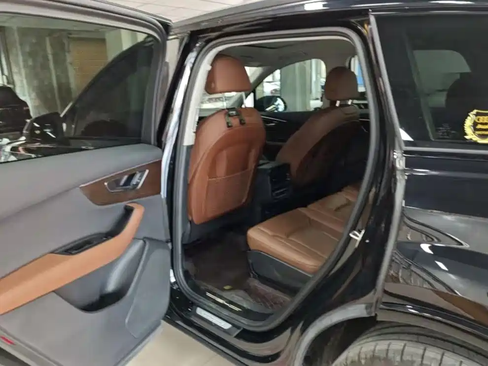 Photo 5 - Audi Q7