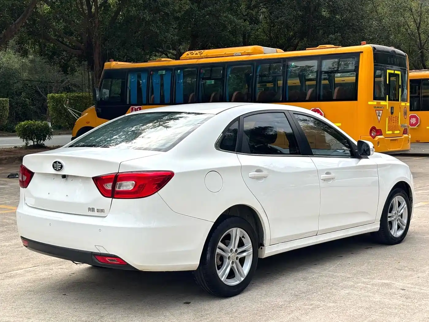 Besturn B30 2016 2016 1.6L Automatic Luxury