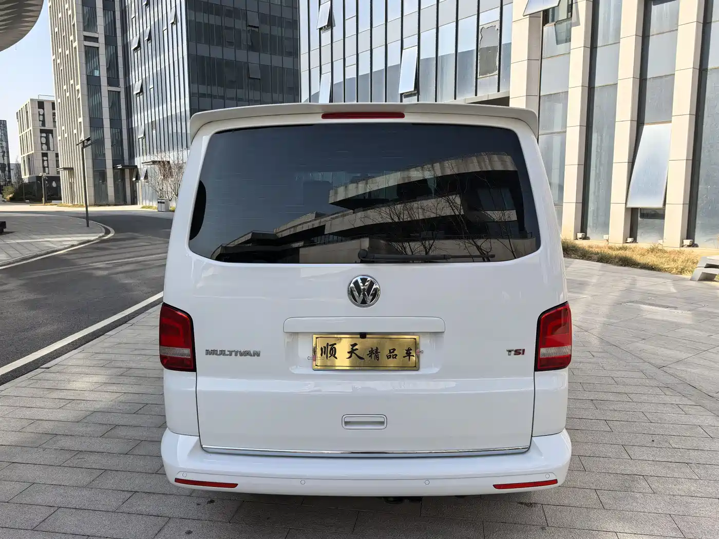 Volkswagen Multivan 2016 2.0TSI 2WD 66th Anniversary Edition фото 6