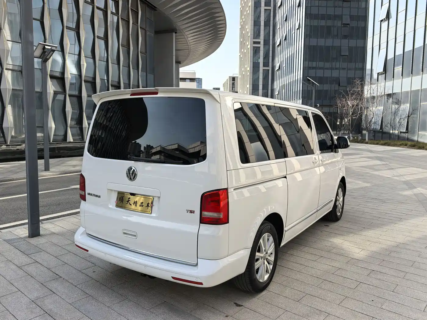 Volkswagen Multivan 2016 2.0TSI 2WD 66th Anniversary Edition фото 5