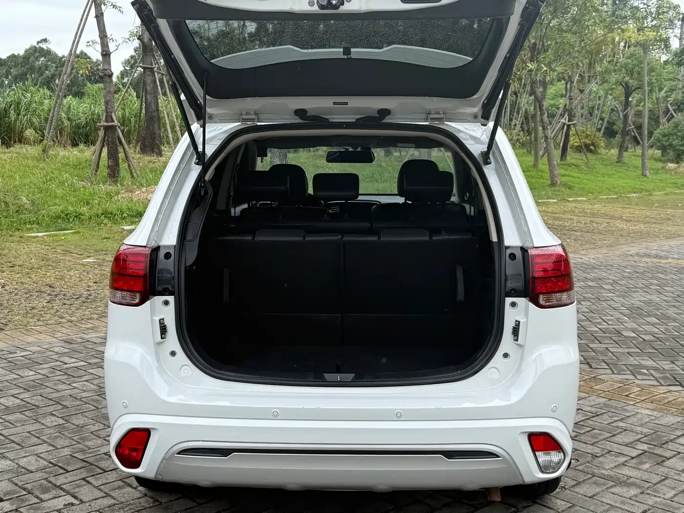 Mitsubishi Outlander 2021 2.4L 4WD Deluxe Edition 7-Seater фото 7
