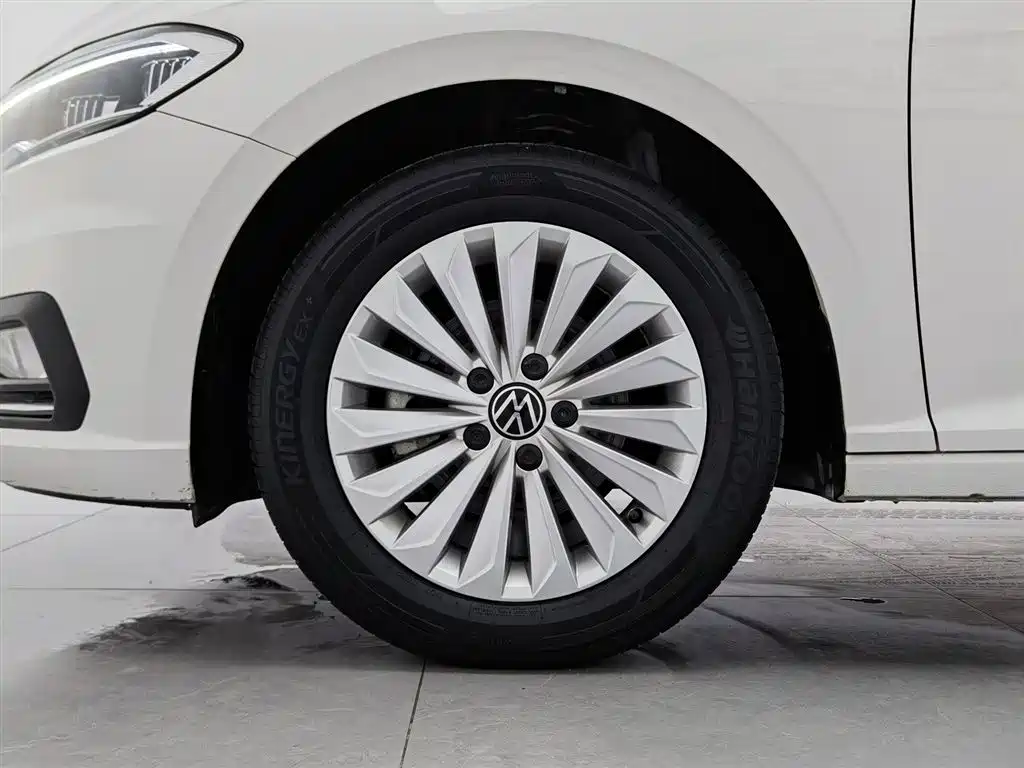 Volkswagen Lavida 2022 1.5L Auto Comfort Edition фото 17