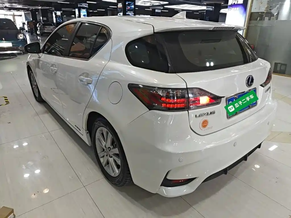 Фото 5 - Lexus CT