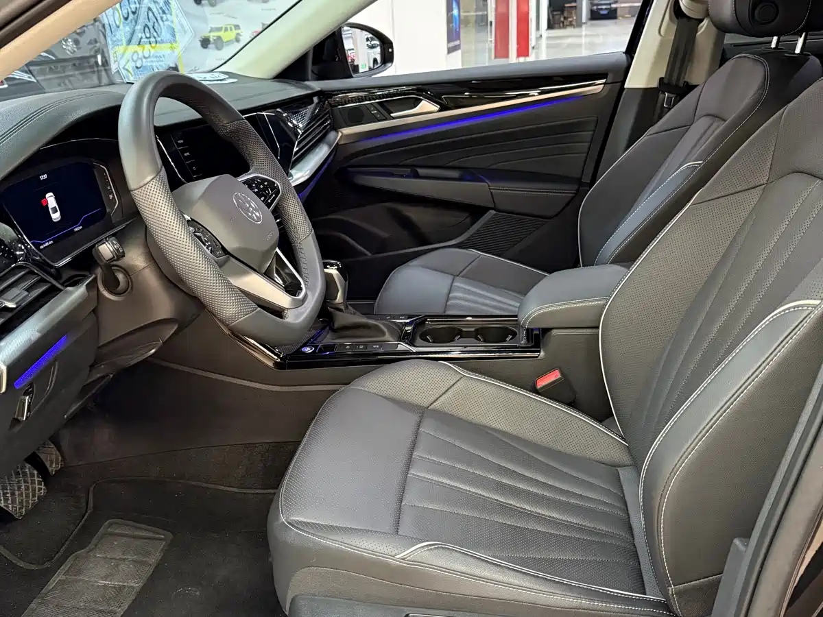 Volkswagen Passat 2024 380TSI Starlight Dragon Glory Edition фото 4