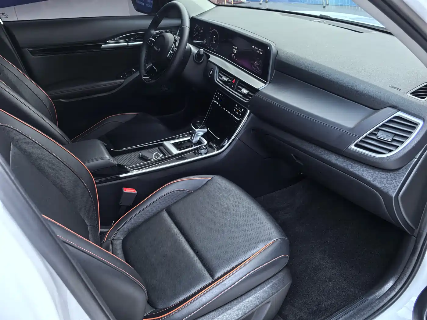 Kia Seltos 2023 1.5L CVT Premium Edition фото 8