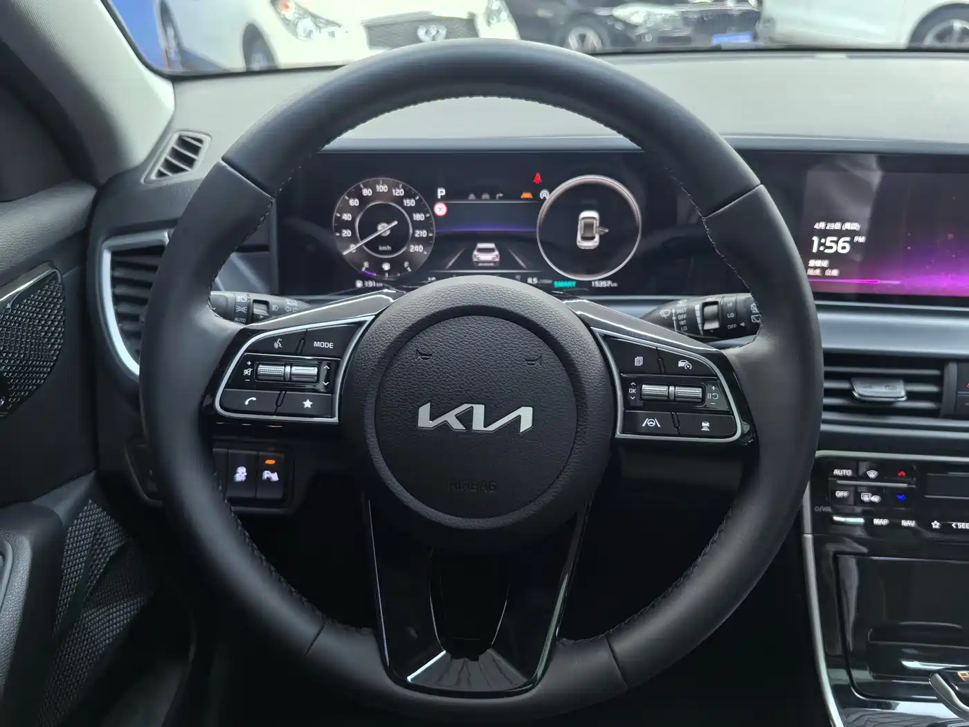 Kia Seltos 2023 1.5L CVT Premium Edition фото 12
