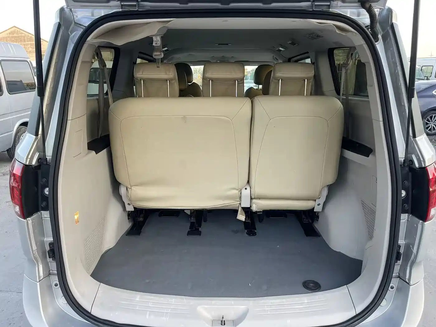 SAIC Maxus Maxus G10 2015 2.0T Automatic Commemorative Edition фото 8