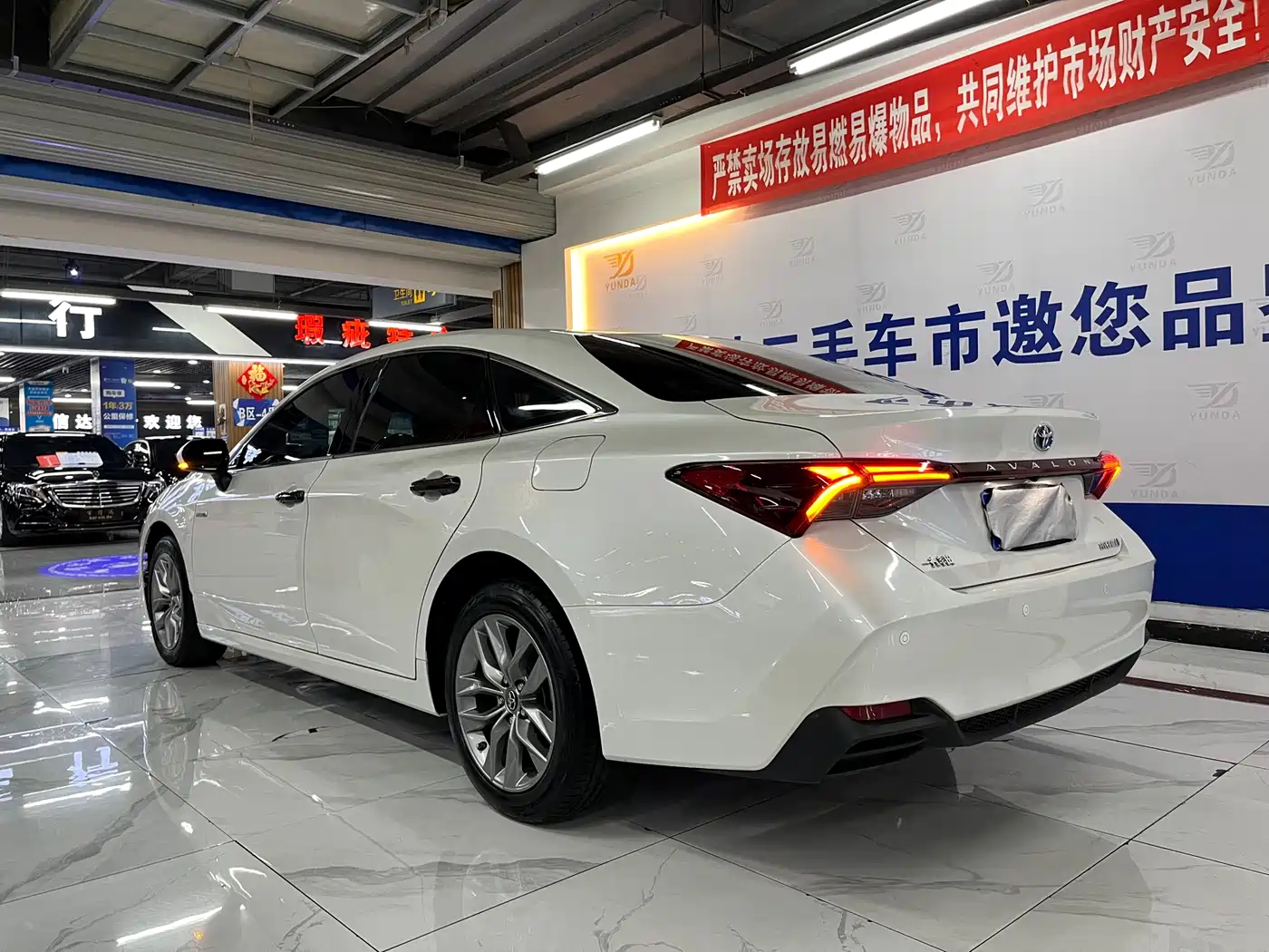 Toyota Avalon 2019 Hybrid 2.5L Luxury Edition China VI фото 3