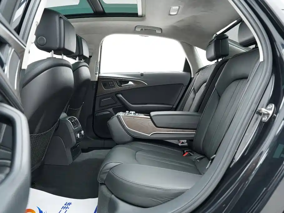 Фото 12 - Audi A6L