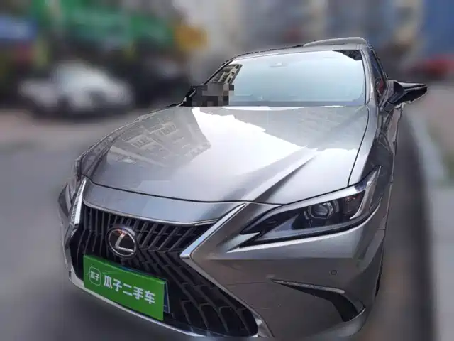 Lexus ES 2024