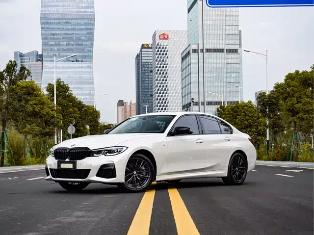 BMW 3 330i, M Чёрный спорт-пакет