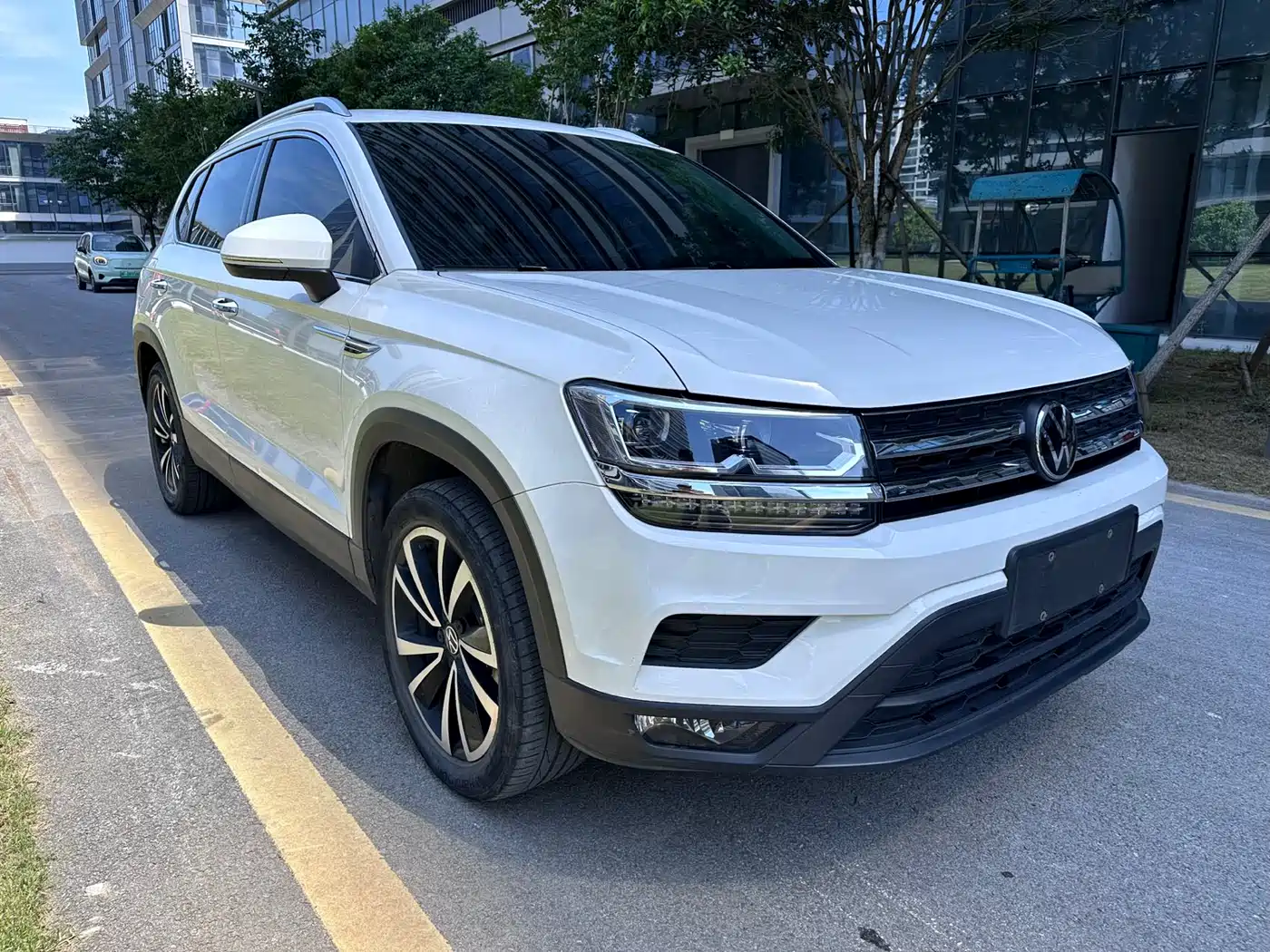 Volkswagen Tharu 2022 280TSI FWD Luxury Edition фото 3