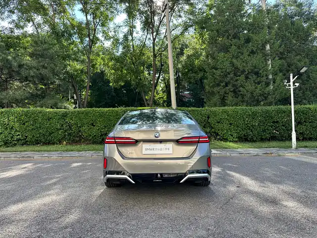 BMW i5 2024 eDrive 35L Premium Model M Sport Package — фото 4
