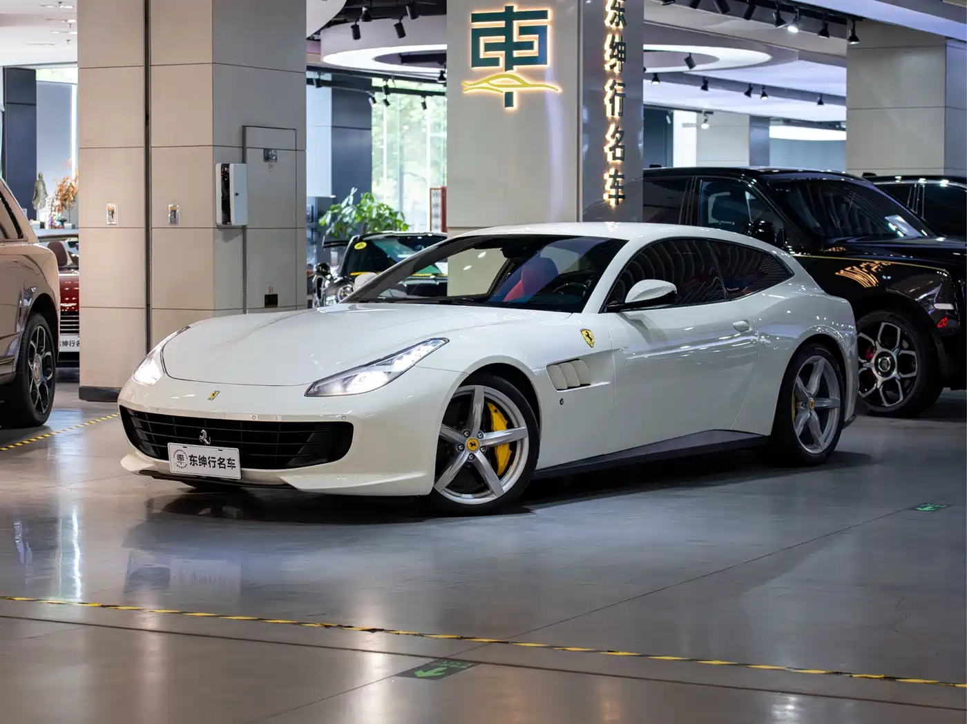 Ferrari GTC4Lusso 2018 2017 3.9T V8