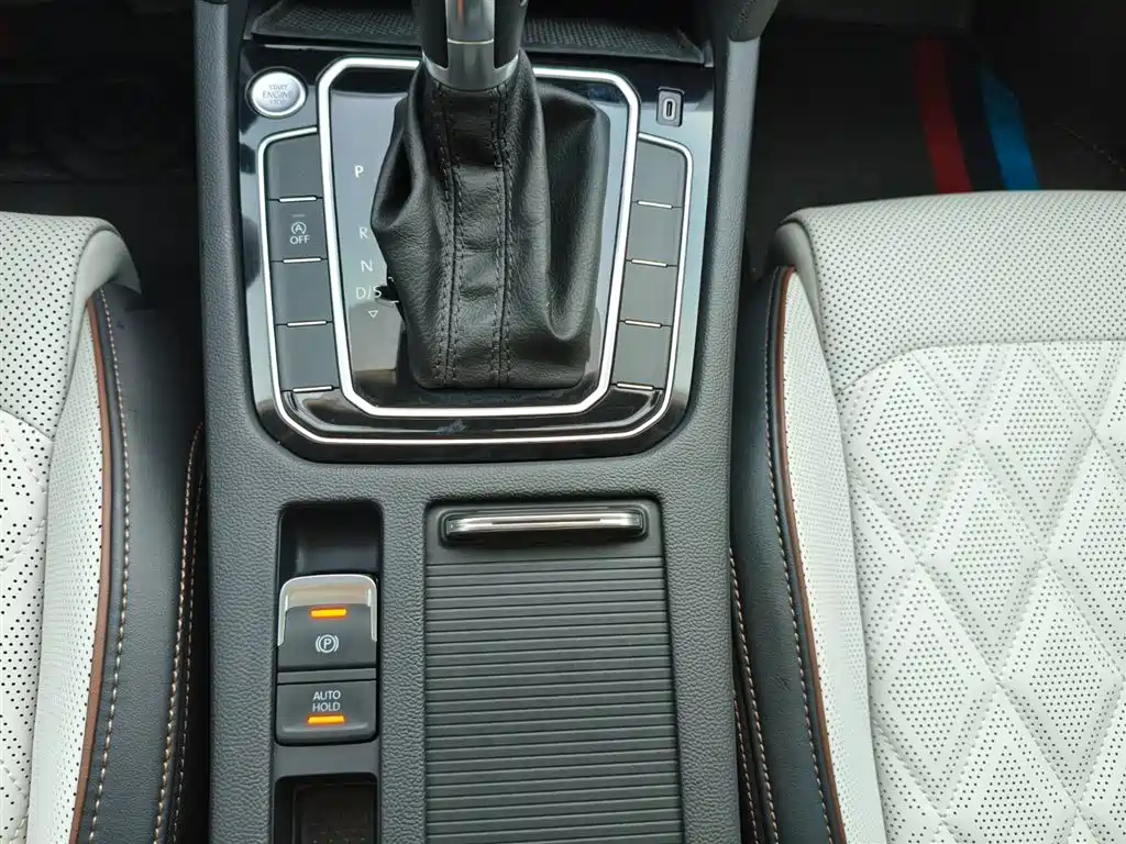 Volkswagen Magotan 2023 Model 2 Million Commemorative Edition 330TSI DSG Luxury фото 11