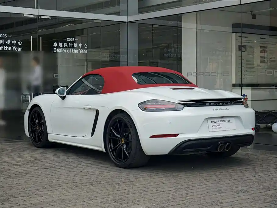 Photo 3 - Porsche 718