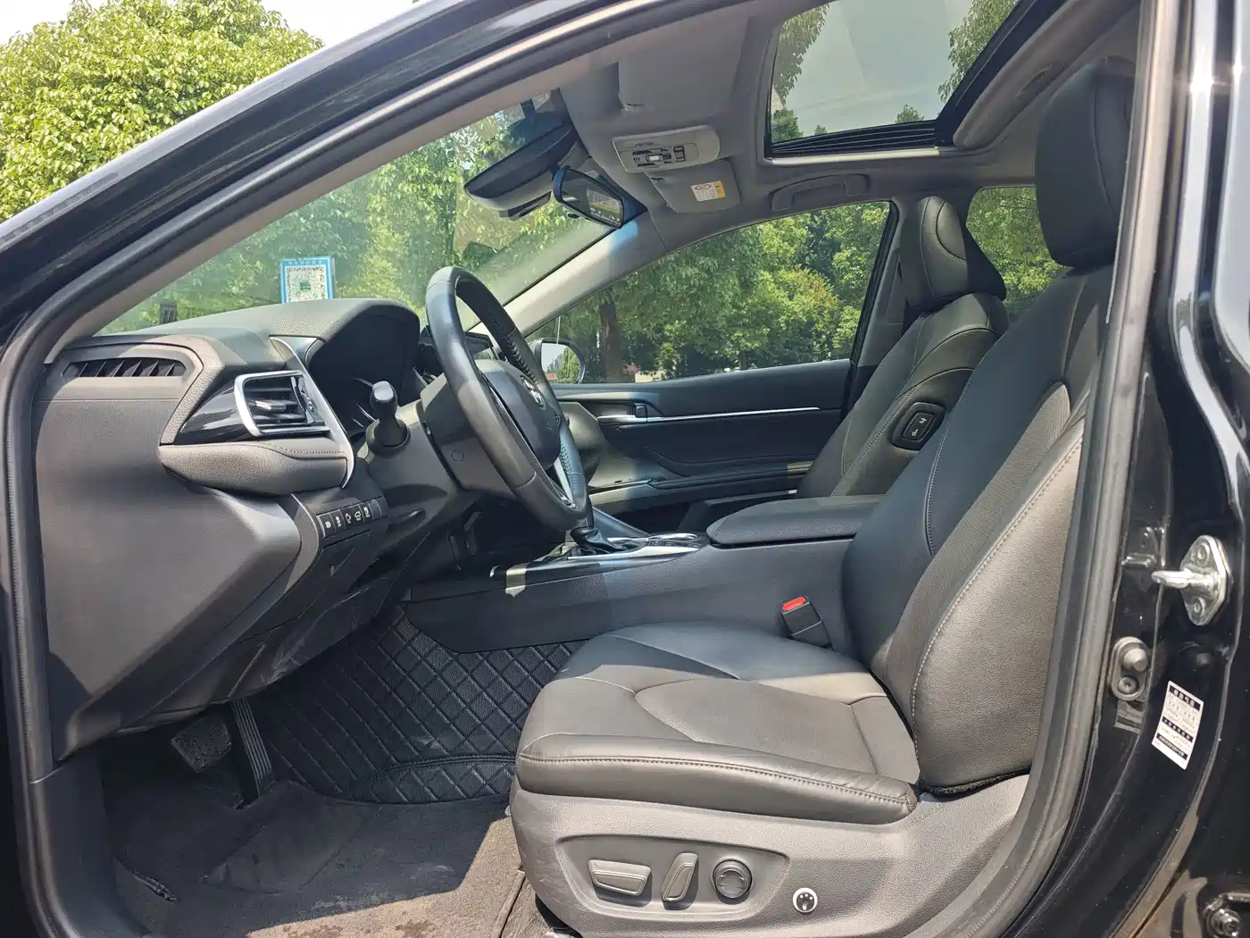 Фото 8 - Toyota Camry