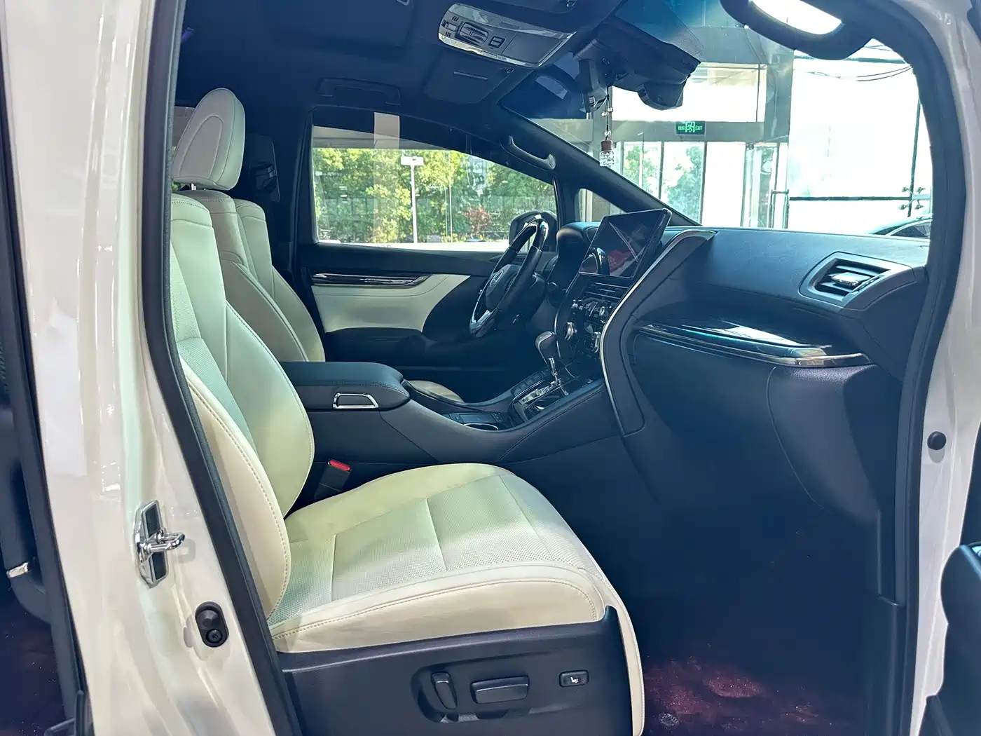 Lexus LM 2021 2020 300h Seven-Seater Elegance Edition