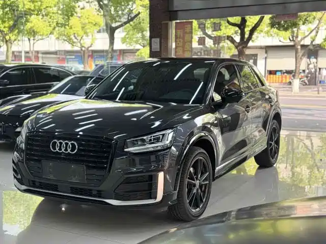 Audi Q2L 2020 35 TFSI Progressive Dynamic Model