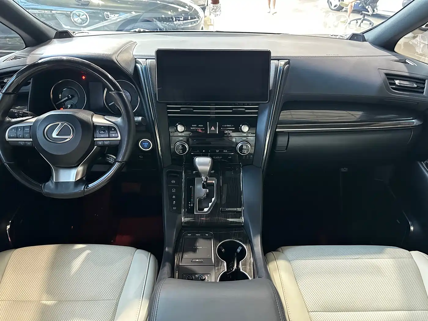 Lexus LM 2021 2020 300h Seven-Seater Elegance Edition