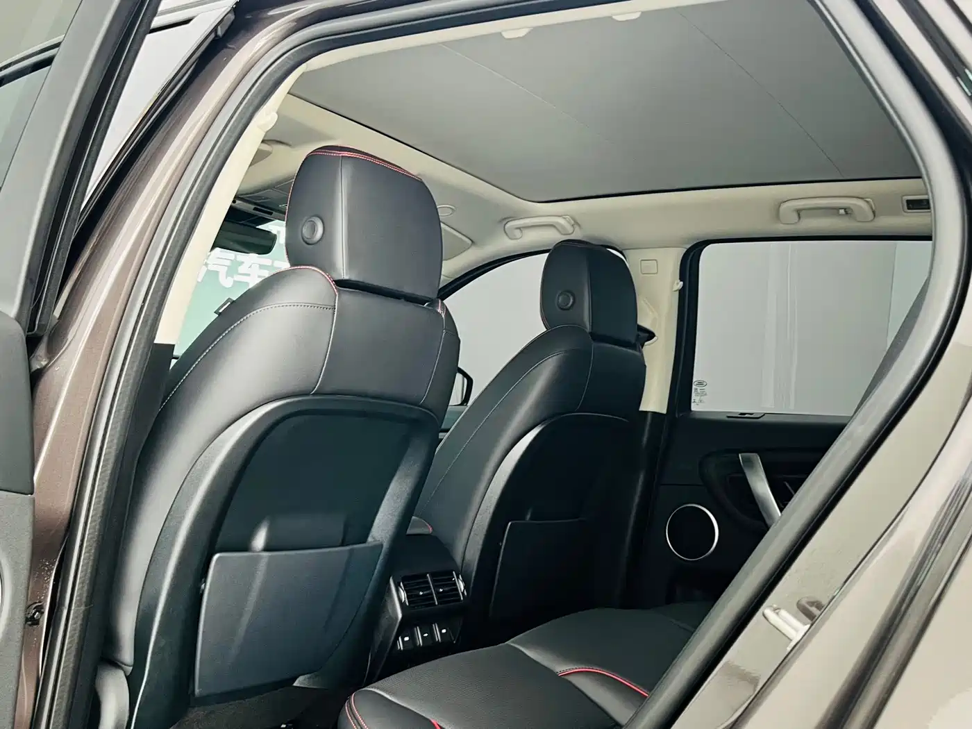 Land Rover Discovery Sport 2023 249PS R-Dynamic S Performance Version фото 9