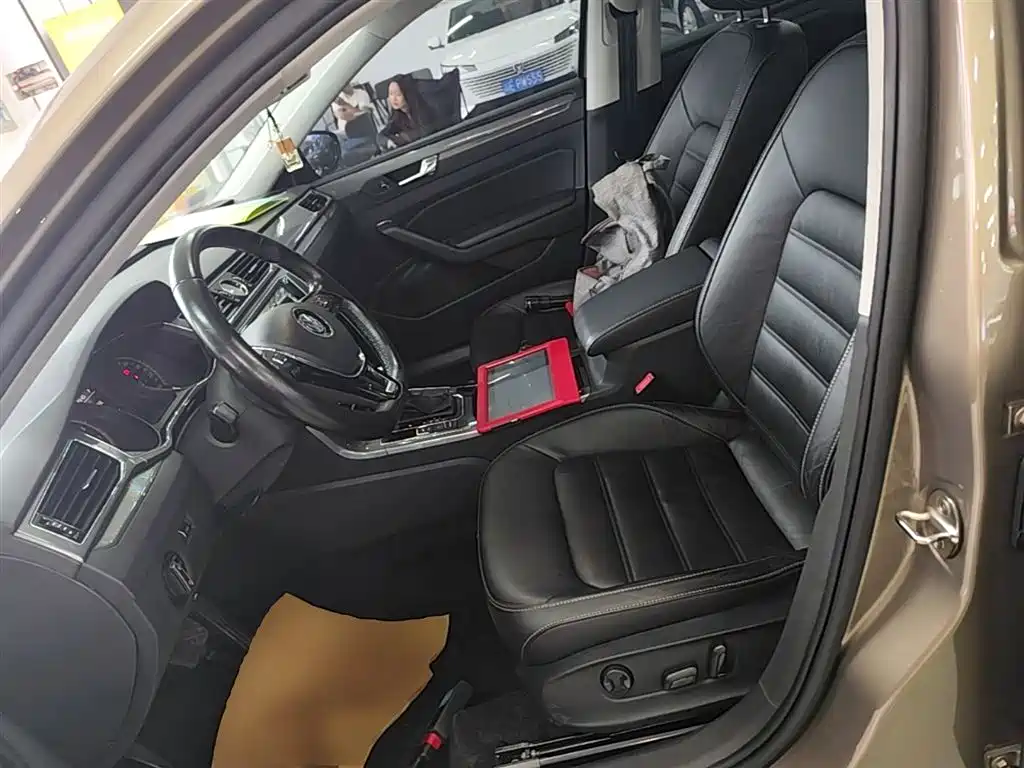 Volkswagen Passat 2016 330TSI DSG Honor Edition фото 15