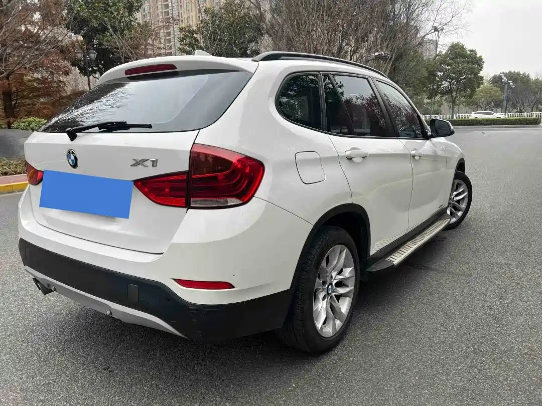 BMW X1 2014 sDrive18i Leading Edition фото 9
