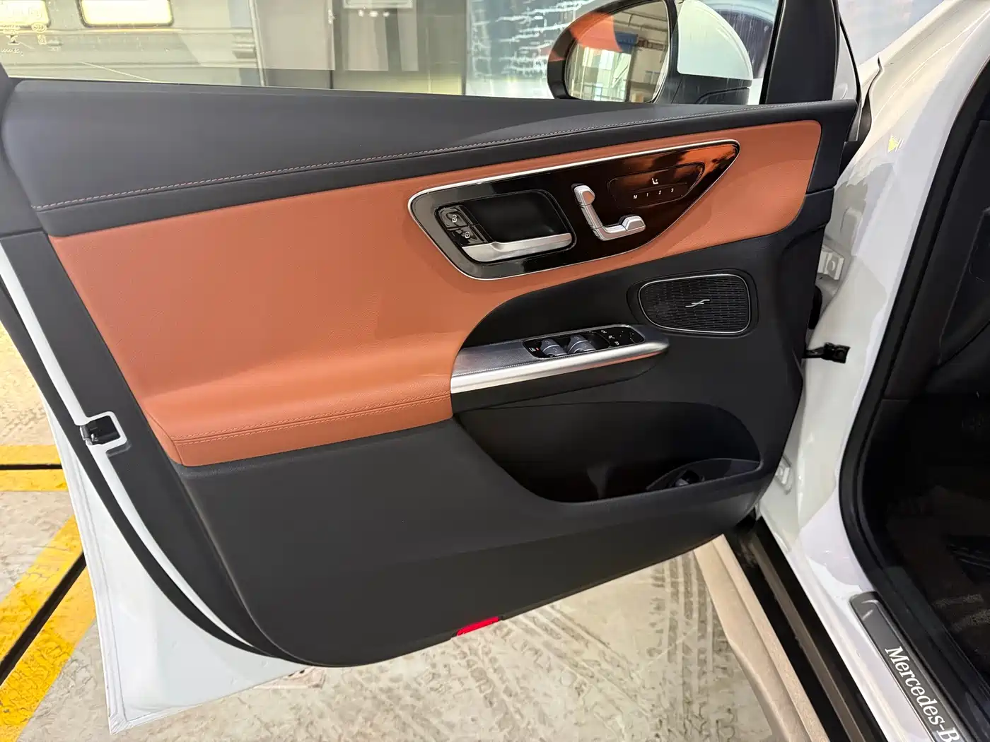 Mercedes-Benz GLC 2024 GLC 260 L 4MATIC Luxury 5-seater фото 9