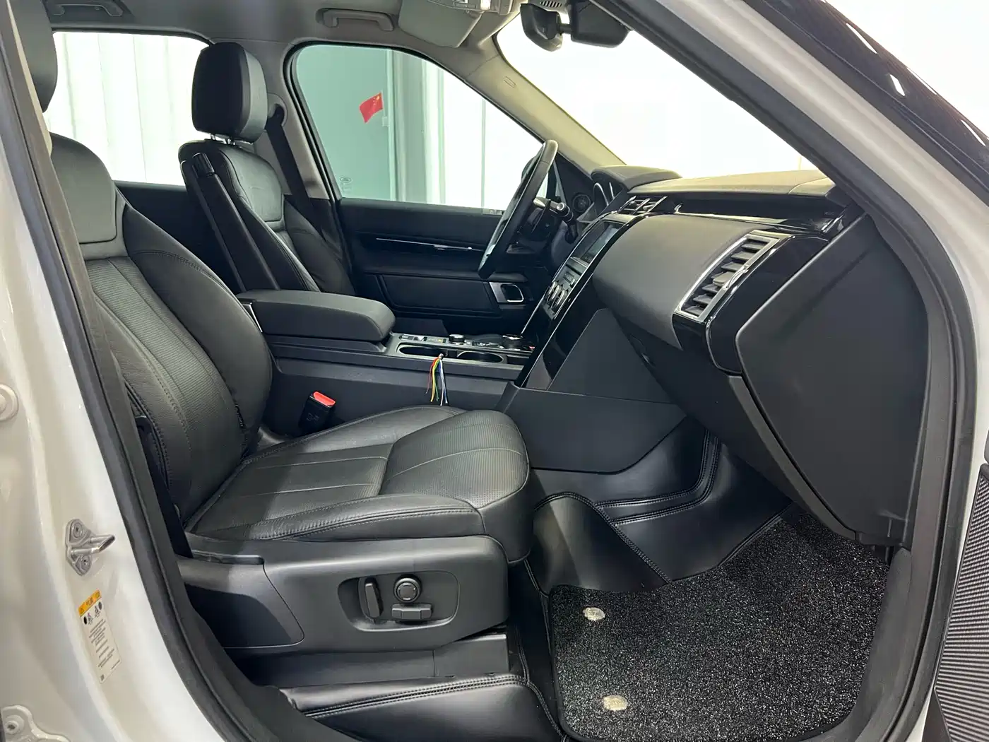 Land Rover Discovery 2019 3.0 SC V6 SE фото 9