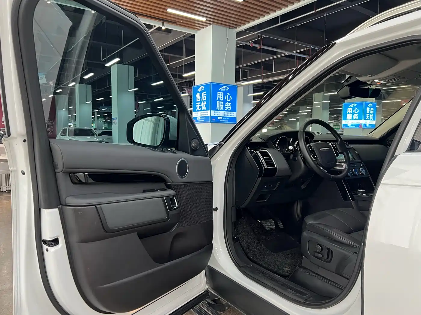 Land Rover Discovery 2019 3.0 SC V6 SE фото 4