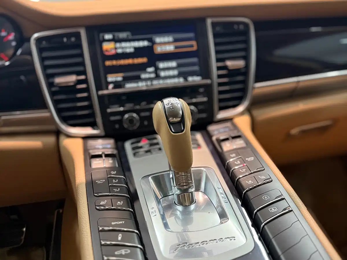 Porsche Panamera 2014 Panamera Executive 3.0T фото 12