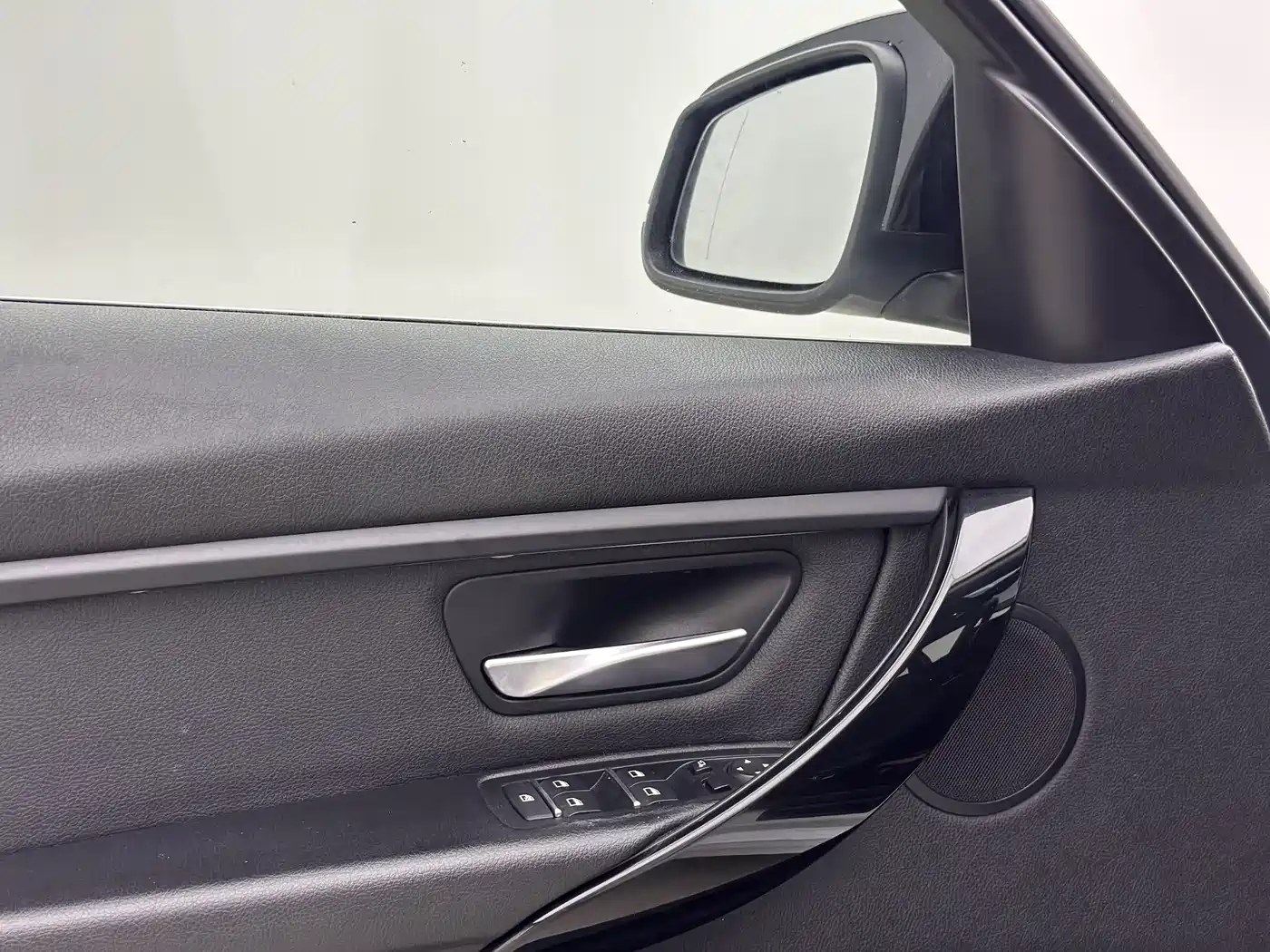 BMW 3 Series 2018 318Li фото 11