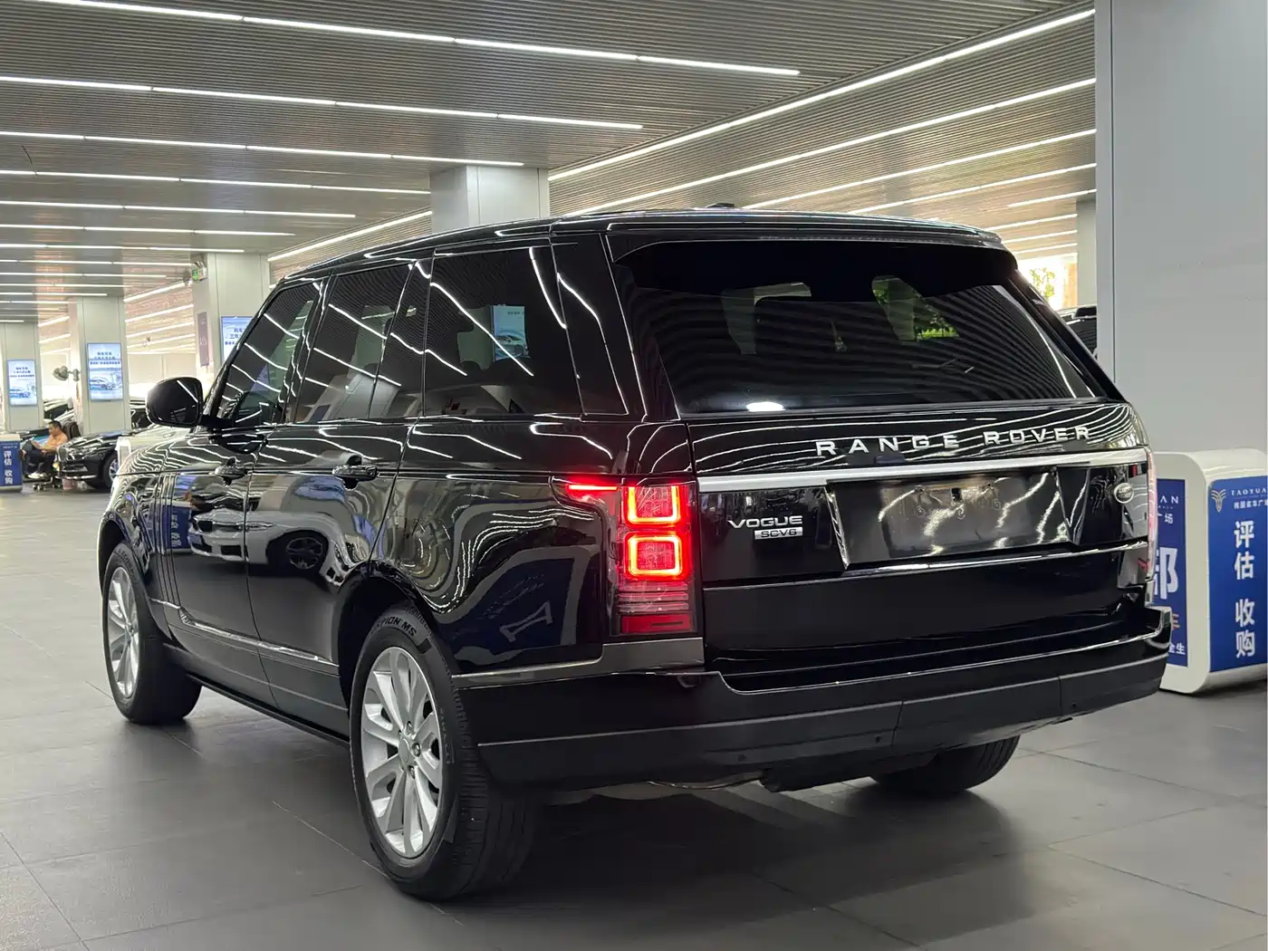 Land Rover Range Rover 2015 3.0 SC V6 Vogue фото 4