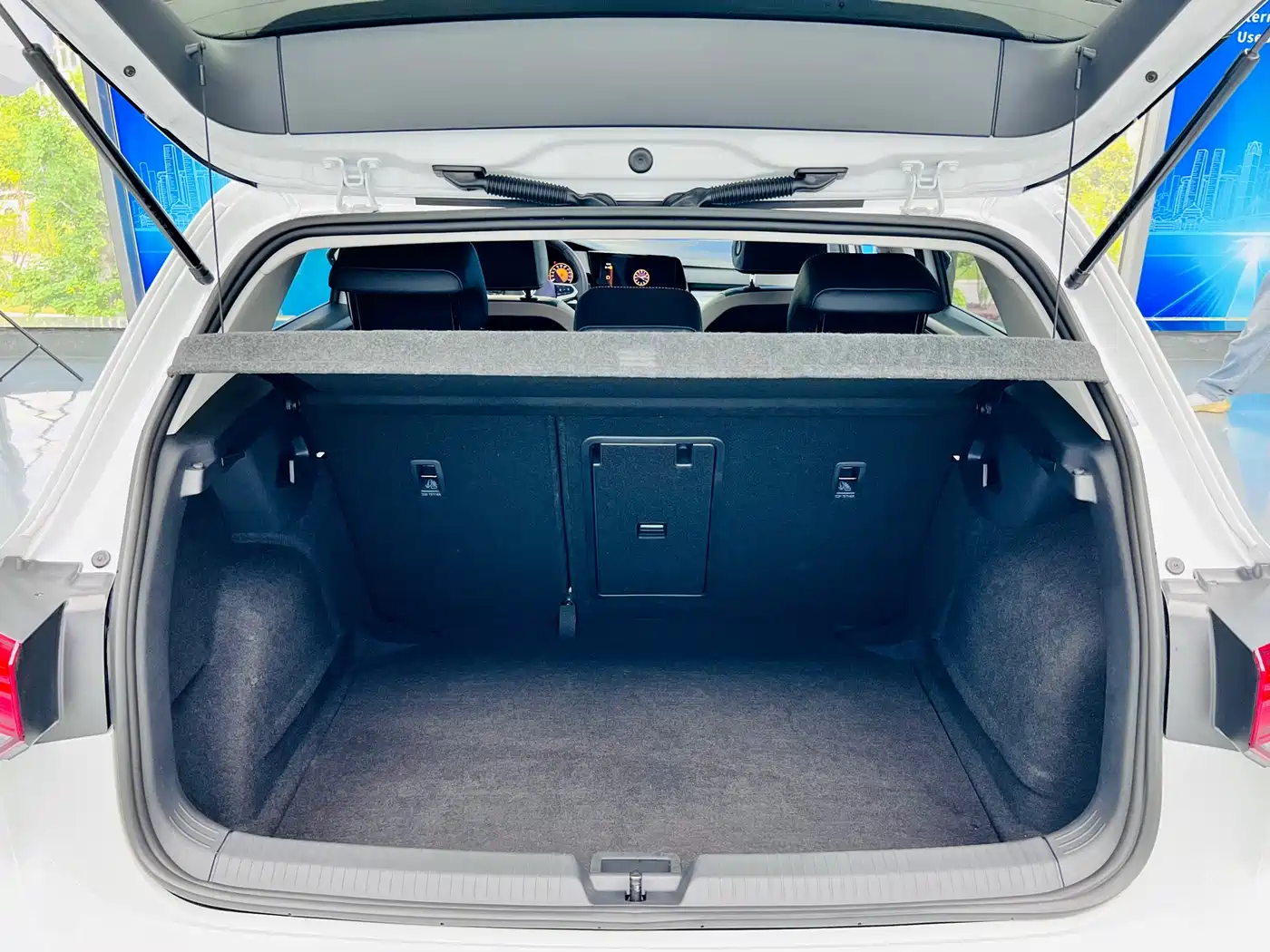 Volkswagen Golf 2024 280TSI DSG Pro 50th Anniversary Edition фото 23