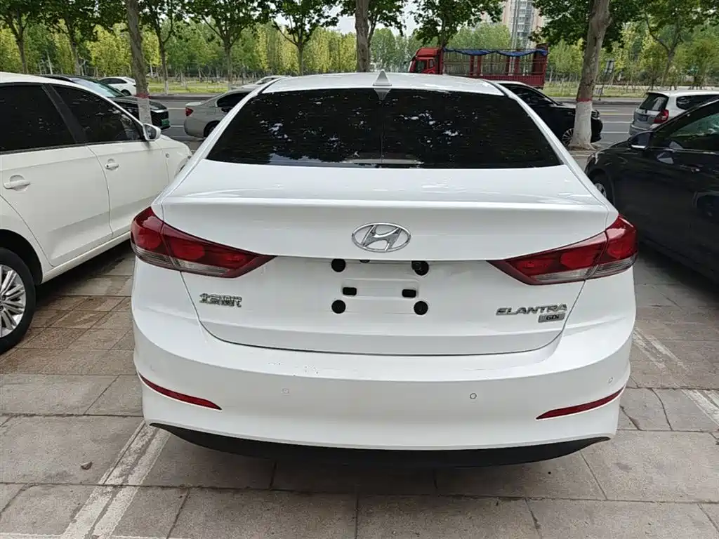 Hyundai Elantra 2016 Model 1.6L Automatic Smart Elite фото 6