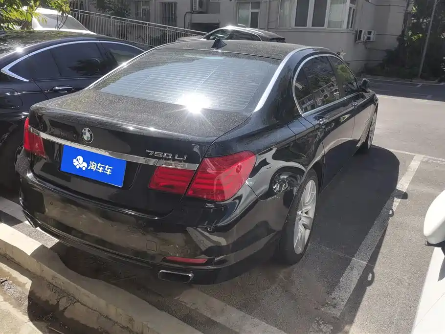 BMW 7 Series 2011 750Li xDrive фото 3