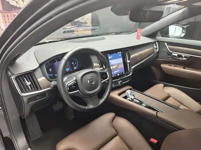 Volvo S90 2025 B5 Zhiyuan Luxury Edition — фото 5