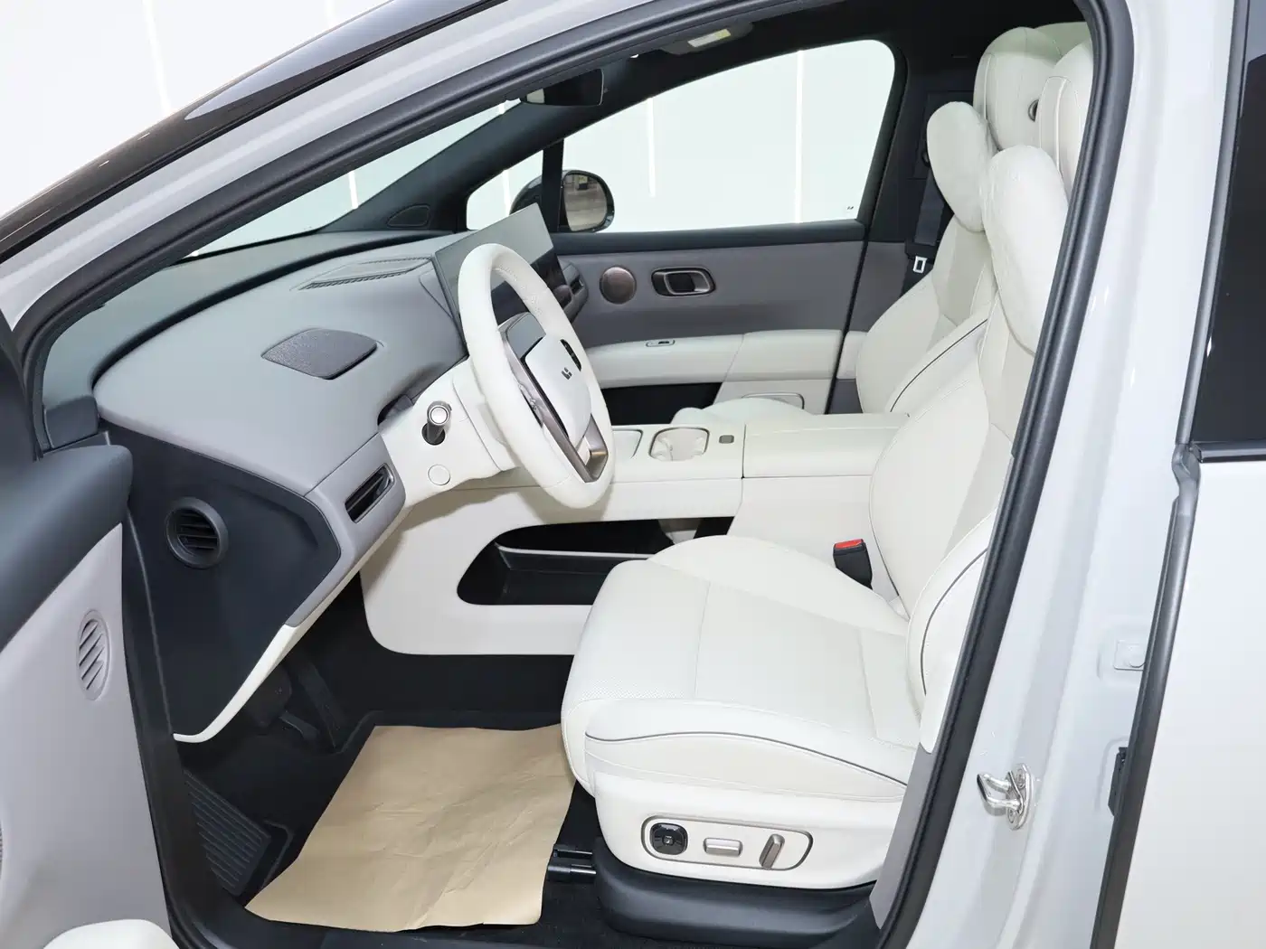 Фото 30 - Li Auto i6